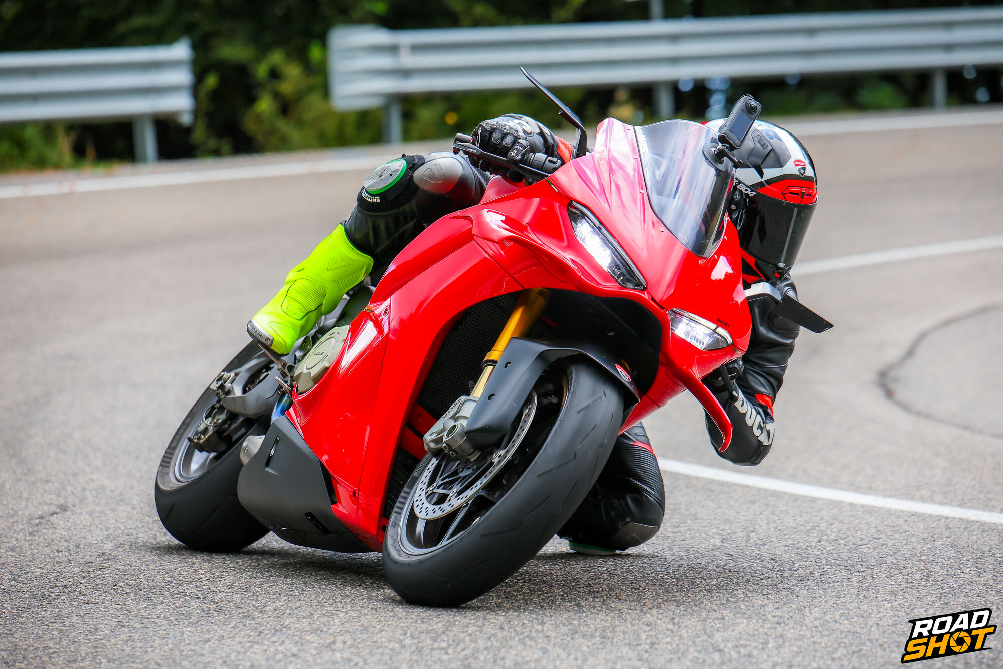 Moto in curva a Campocatino